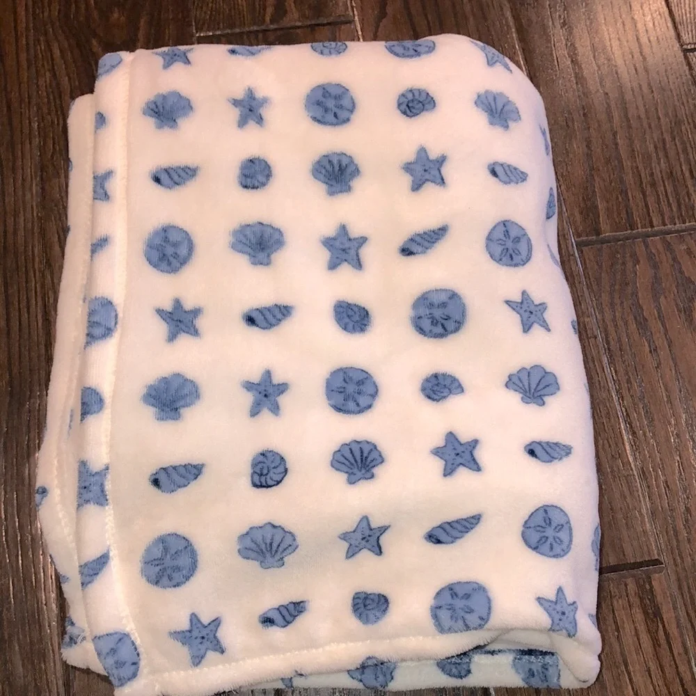 Target large blue and white super soft seashell beach print throw